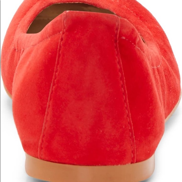 Vince Camuto
Brindin Leather Flat size 5 nwt - Picture 4 of 7